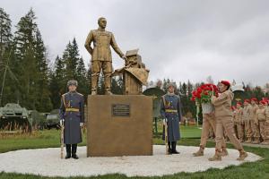 В день военного связиста состоялось открытие памятника Маршалу войск связи Ивану Пересыпкину