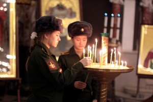 Первокурсники Военной академии связи молились в Никольском морском соборе Кронштадта-1